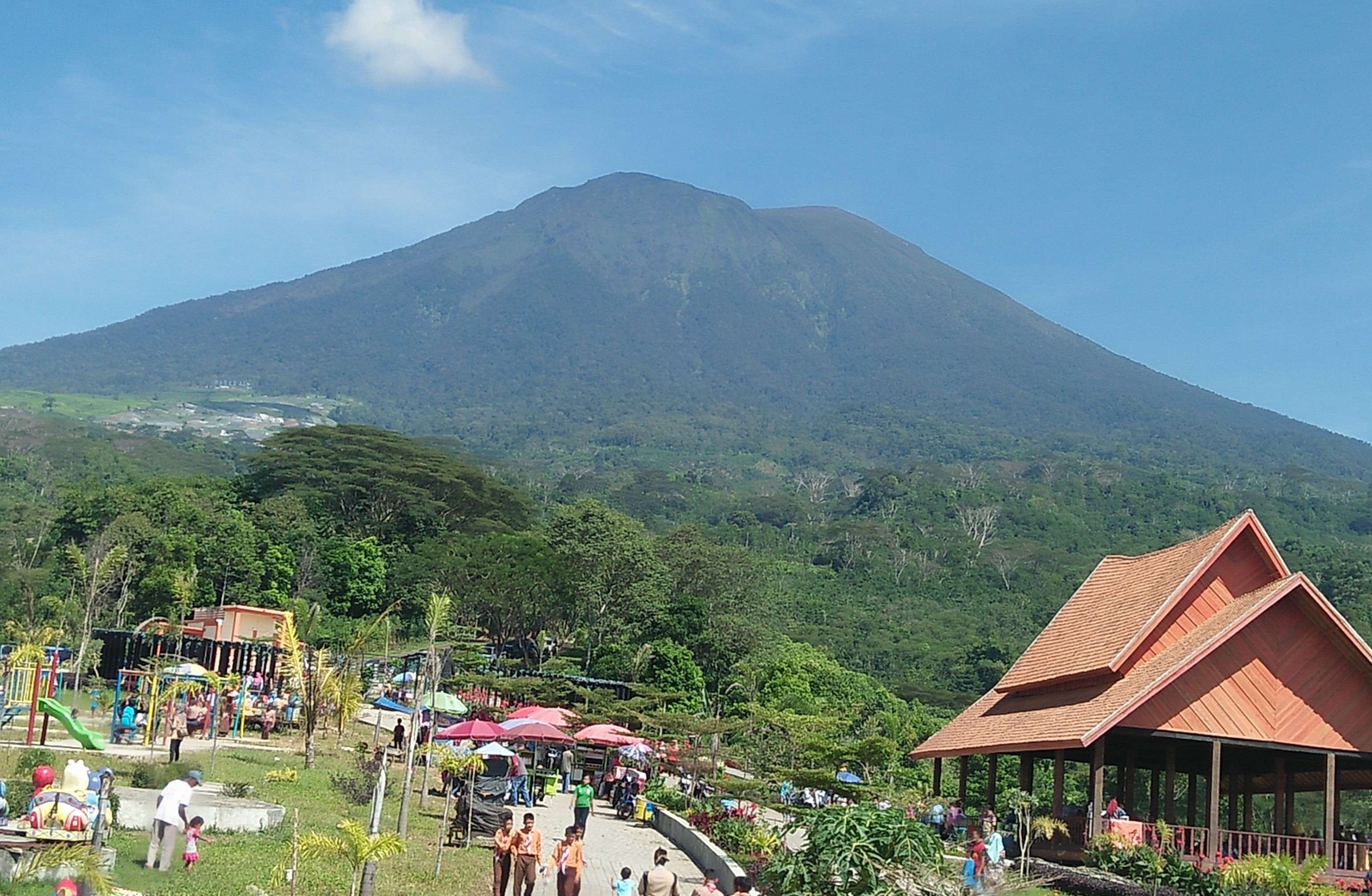 Gunung Dempo naik status dari normal ke waspada. (Foto: Ant)