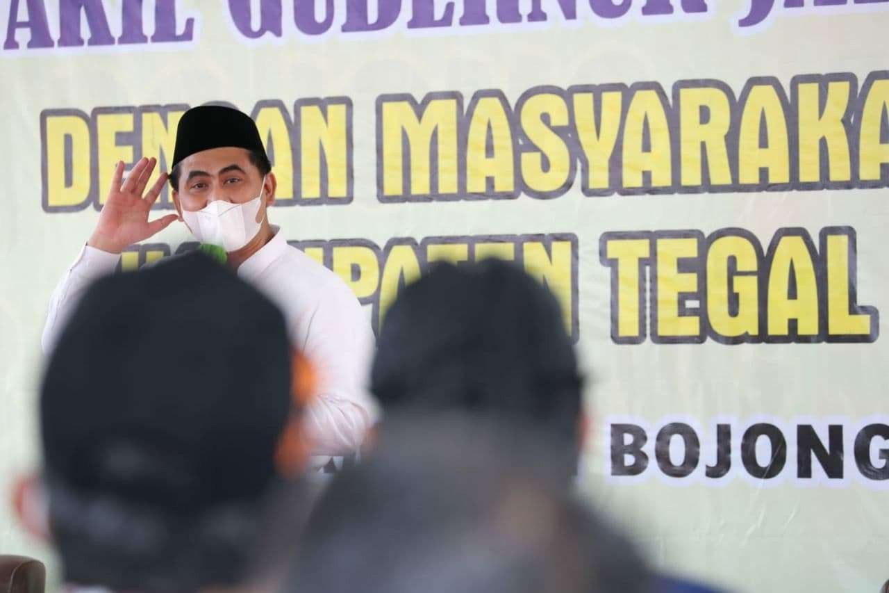 Wakil Gubernur Jawa Tengah Taj Yasin Maimoen melakukan sosialisasi vaksin, dan bertemu tokoh masyarakat di Kecamatan Bojong, Kabupaten Tegal. (Foto: ist)