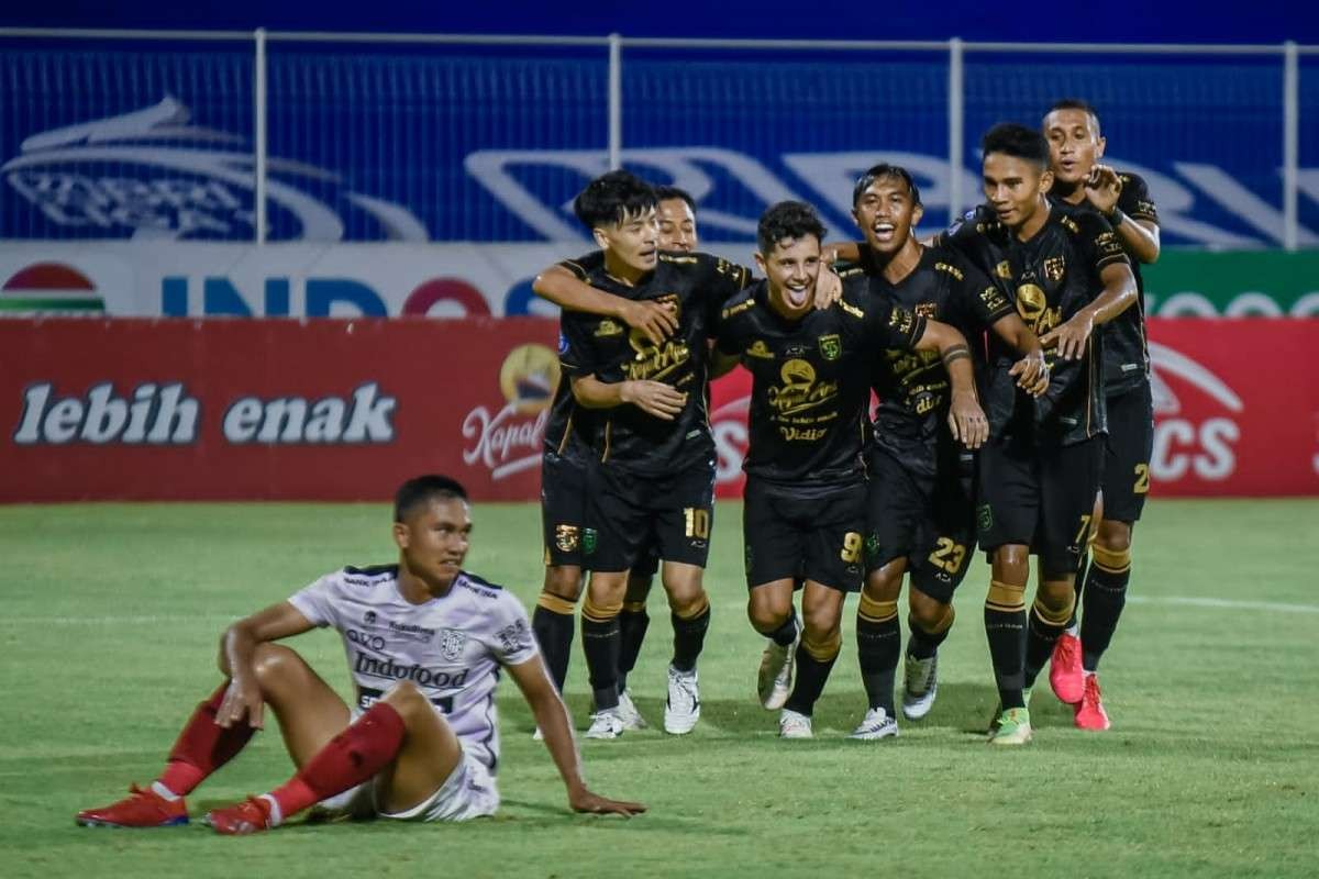 Para pemain Persebaya merayakan gol Bruno Moreira ke gawang Bali United dalam laga Liga 1 di pekan sebelumnya. (Foto: Persebaya.id)