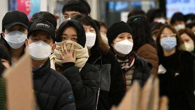 Warga negara Korea tetap bermasker di masa pandemi Covid-19 yang belum sepenuhnya berakhir ini.(Foto: Istimewa)