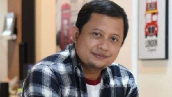 Ubedillah Badrun, seorang dosen di Universitas Negeri Jakarta (UNJ) sekaligus aktivis 98, melaporkan Walikota Surakarta Gibran Rakabuming Raka dan adiknya, Kaesang Pangarep. (Foto: Istimewa)
