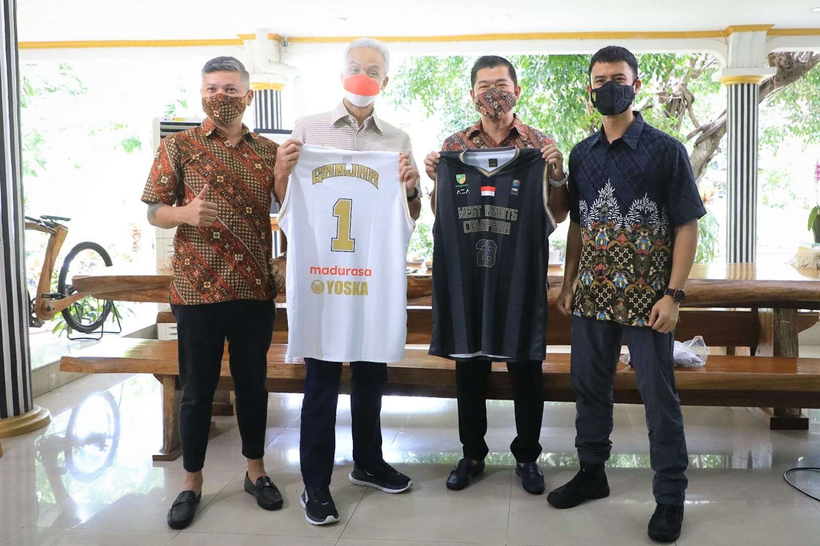 Pemilik klub basket West Bandit Solo, Gading Martin meminta dukungan kepada Gubernur Ganjar. (Foto: Dok Jateng)