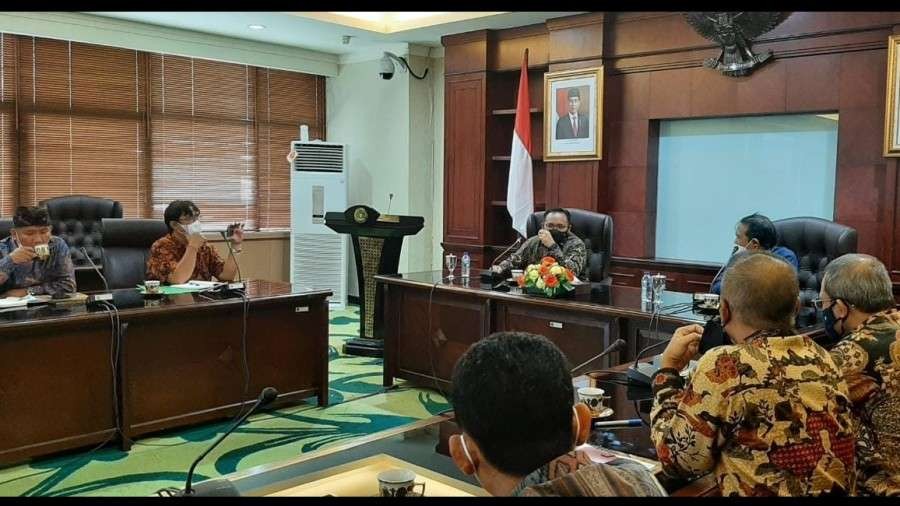 Menag menerima Tim Kerja Pencanangan Candi Prambanan dan Borobudur sebagai Tempat Ibadah, di Jakarta, Rabu 12 Januari 2022. (Foto: Kemenag)