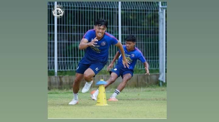 Pemain Arema FC saat menjalani sesi latihan. (Foto: Instagram @aremafcofficial)