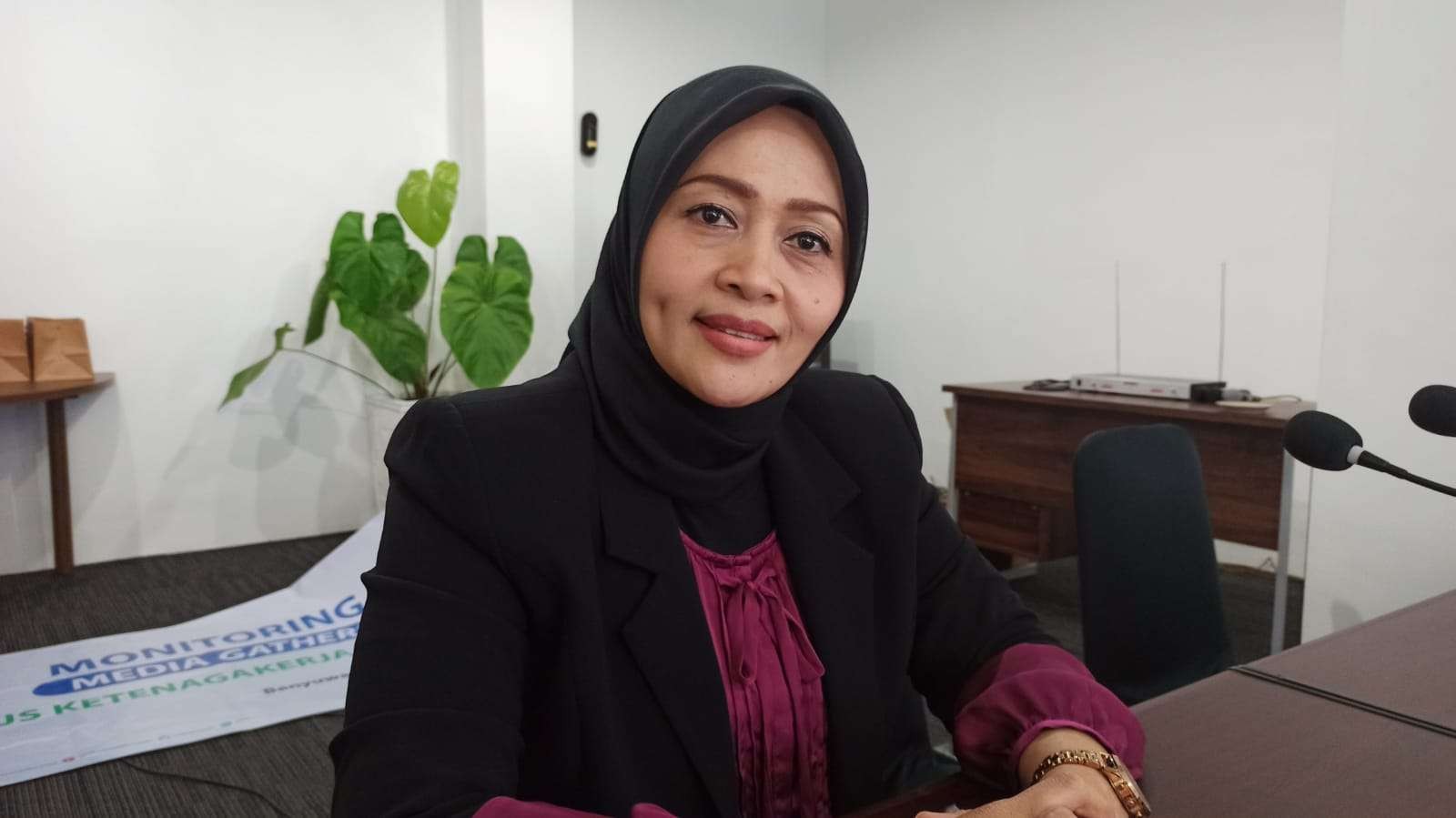 Kepala BPJS Ketenagakerjaan Banyuwangi Eneng Siti Hasanah. (Foto: Muh Hujaini/Ngopibareng.id)