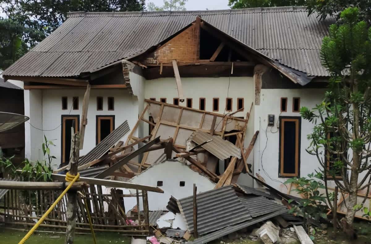 Beberapa rumah di Pandeglang rusak akibat gempa ( foto: ,BNPB)