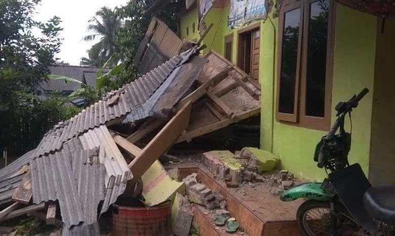 Gempa Banten yang juga dirasakan di Jakarta dan Bogor, merusak sejumlah rumah dan sekolah di Pandeglang. (Foto: BNPB)