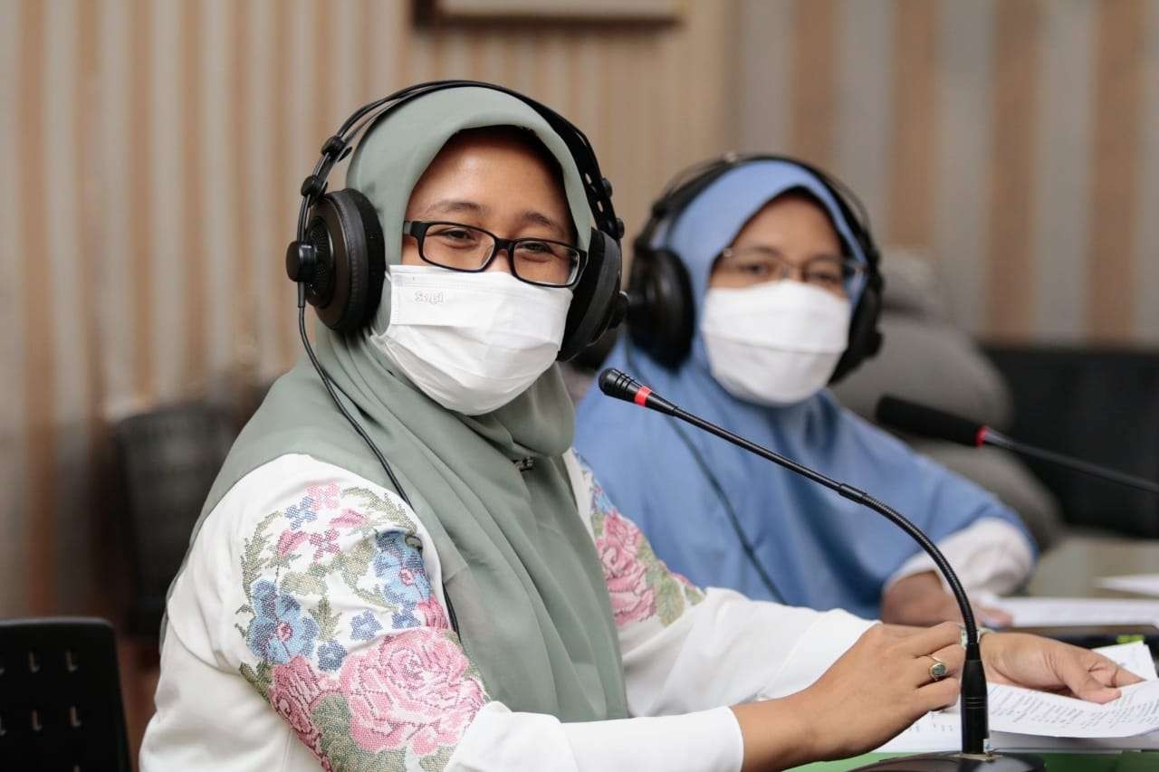 Plt. Kepala Dinas Kesehatan Pengendalian Penduduk dan Keluarga Berencana (Dinkes P2KB) dr. Nurul Hasanah Hidayati (kiri). (Foto: Dinas Kominfo)