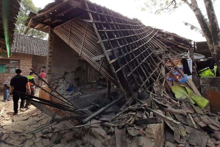 Ratusan rumah di Pandeglang,Banten rusak berat akibat gempa magnitudo 6,6 pada Jumat, 14 Januari 2022. (Foto: Ant)