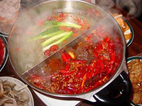 Ilustrasi resep makanan pedas yang menggugah selera dengan sensasi panas yang membakar lidah. (Foto: Istimewa)