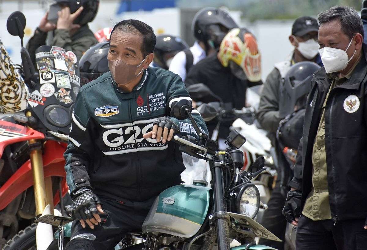 Presiden Jokowi kembali menggeber motornya di Sirkuit Mandalika, pada Kamis 13 Januari 2022. (Foto: Dok. Setpres)