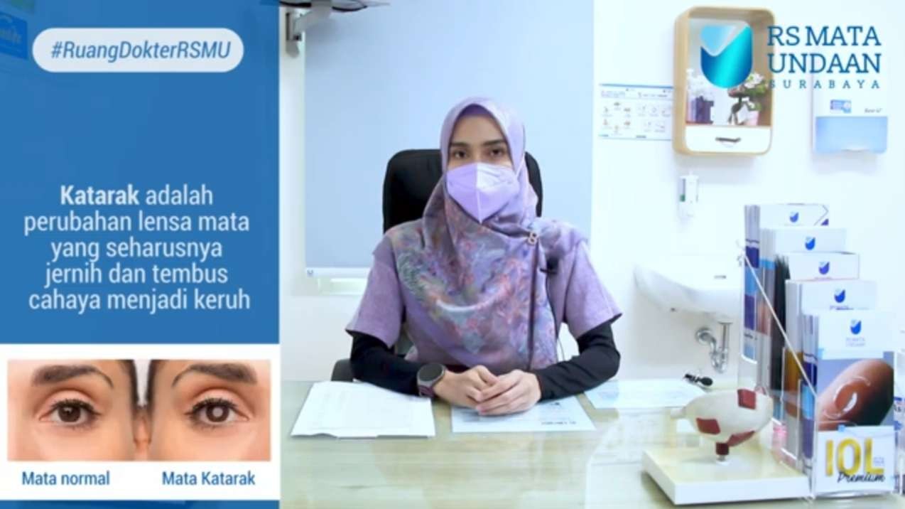 Dokter spesialis mata RS Mata Undaan Surabaya, dr Astrid Pricilia Syulianti,Sp.M dalam ruang dokter RS Mata Undaan. (Foto: Istimewa)