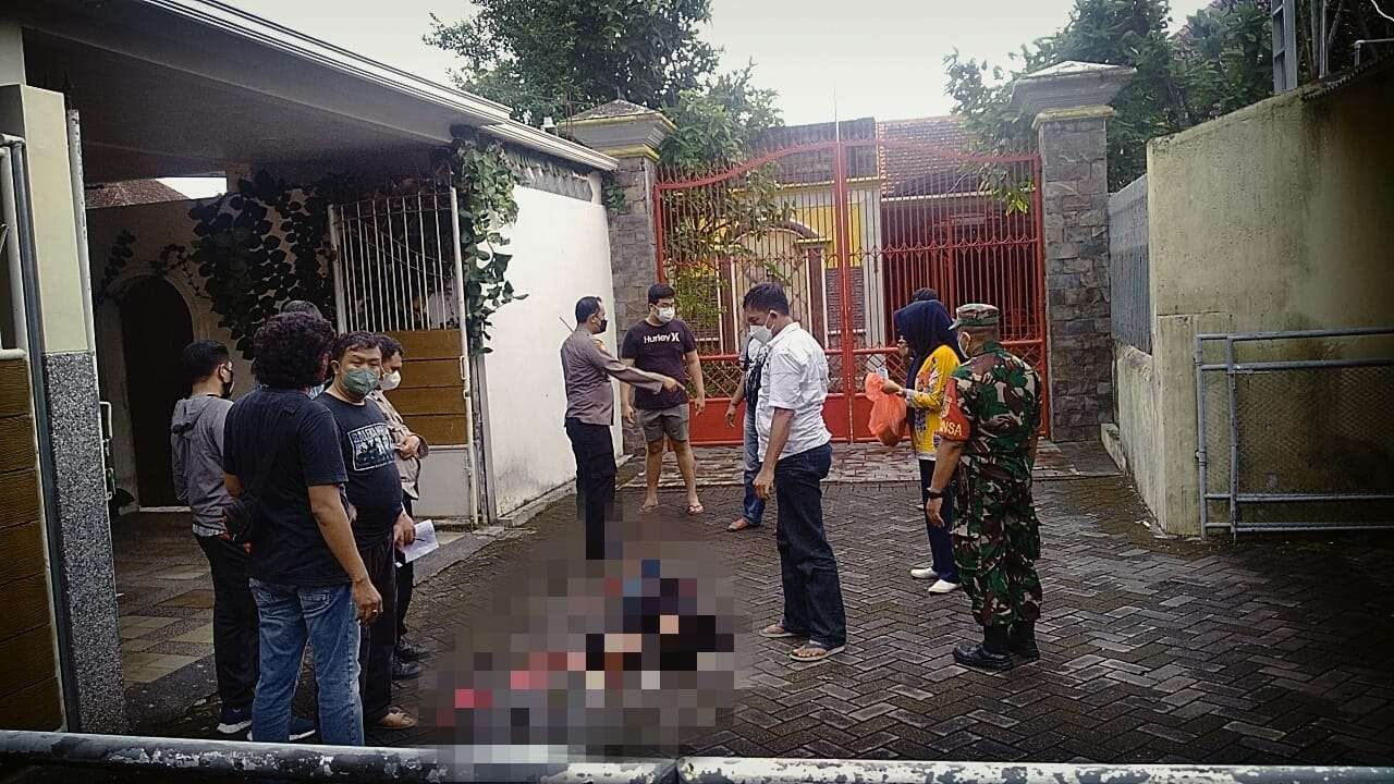 Pria terduga pelaku terkapar usai dilumpuhkan oleh warga (Foto:Rusdi/Ngopibareng.id)