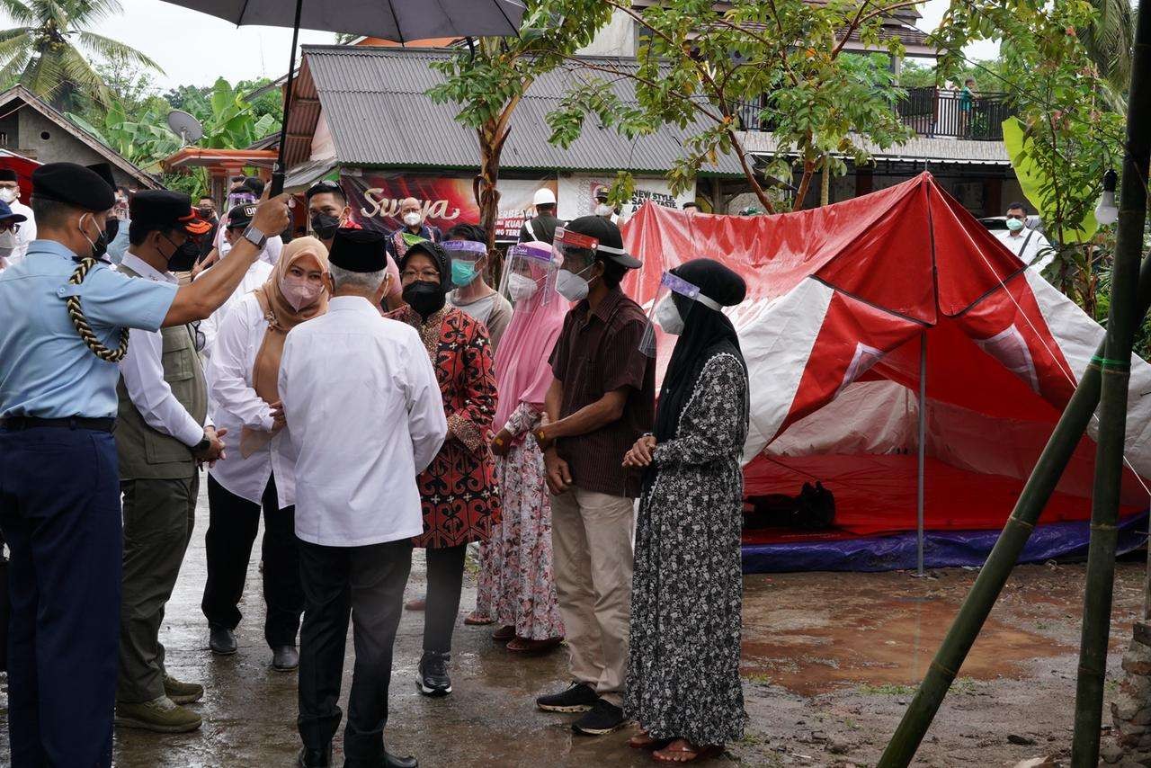 Wapres KH Ma'ruf Amin bertemu korban gempa di Pandeglang. (Foto: Setwapres)