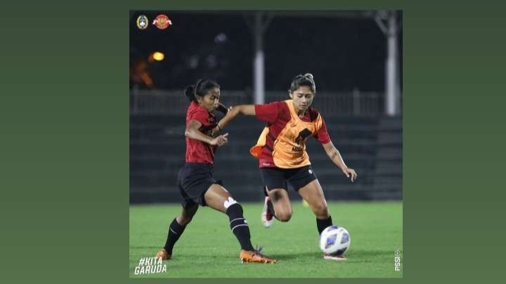 Skuas Timnas Indonesia Putri saat menjalani sesi latihan di India (Instagram:@pssi)