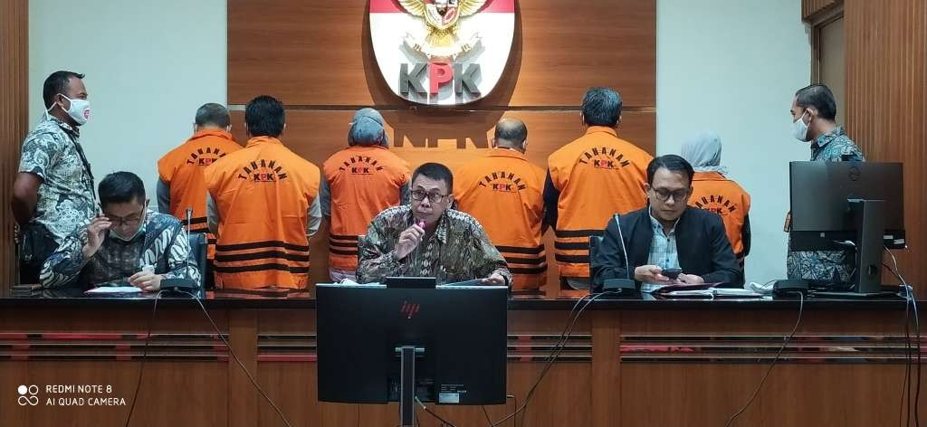 Wakil Ketua KPK Nawawi Pomolango (tengah) dalam konferensi pers, Kamis, 20 Januari 2022. (Foto: Ant)