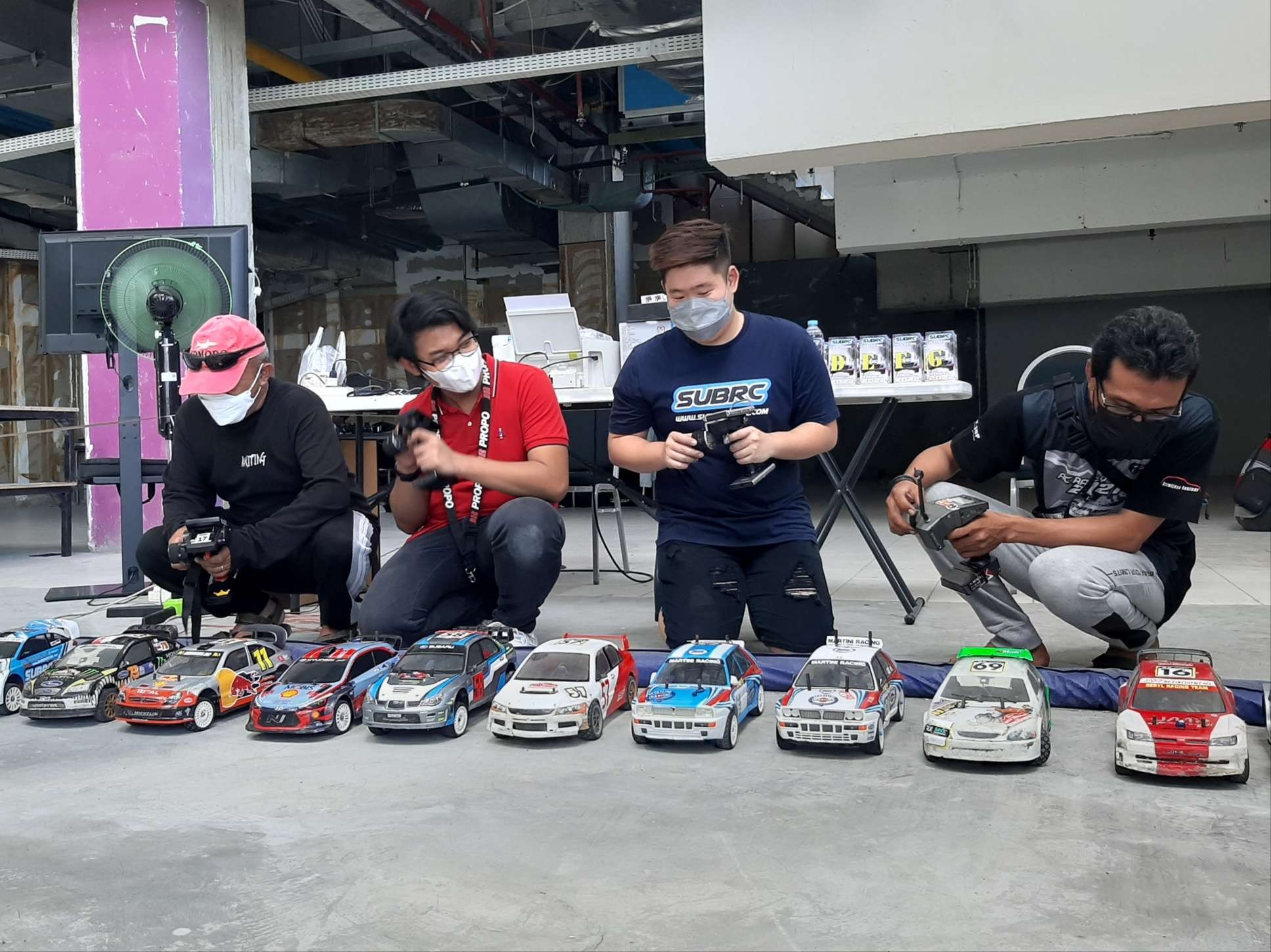 Komunitas hobi main mobil remote control dalam event Rally Cross Championship 2022. (Foto: Pita Sari/Ngopibareng.id)
