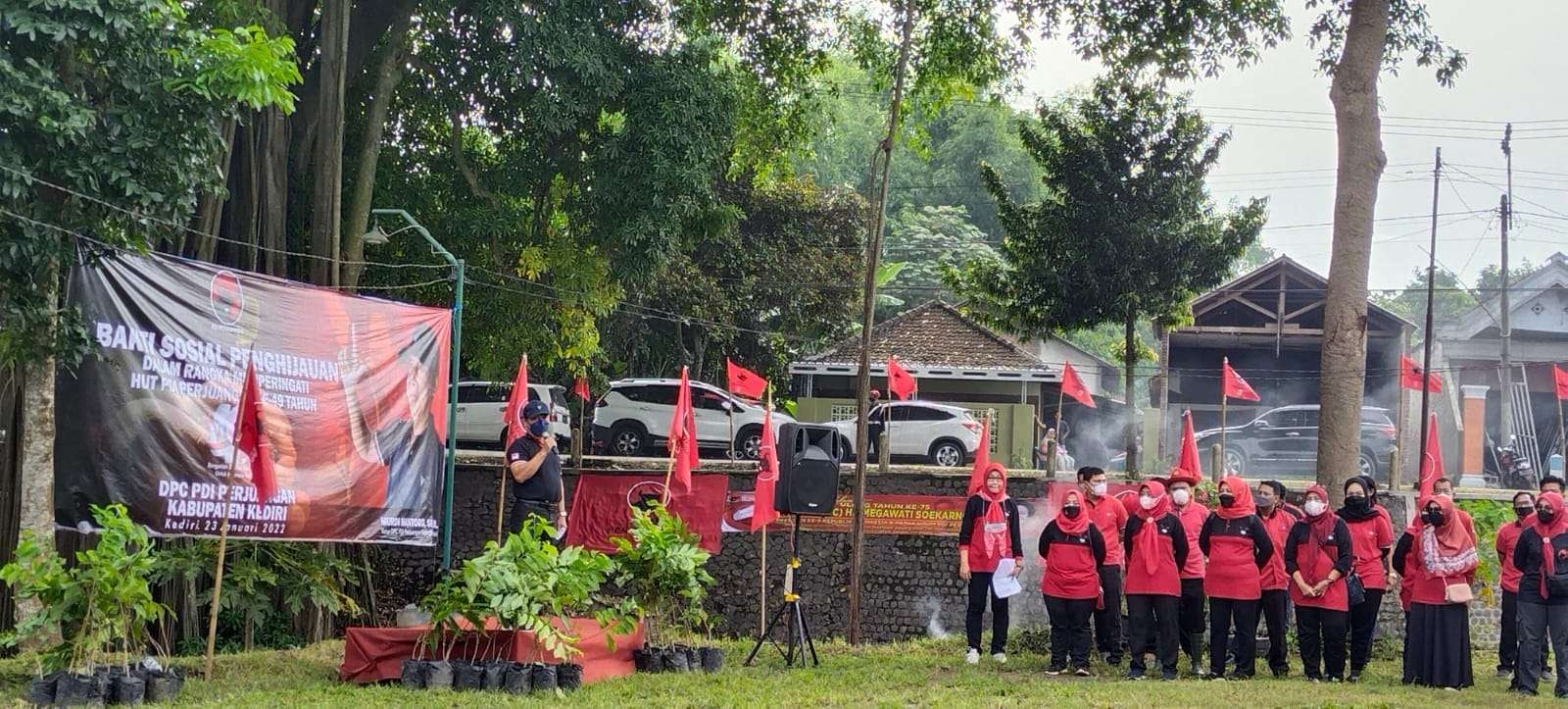 Contoh Ketauladanan Ketua Umum, PDI Perjuangan Kabupaten Kediri Tanam 500 Pohon (istimewa)