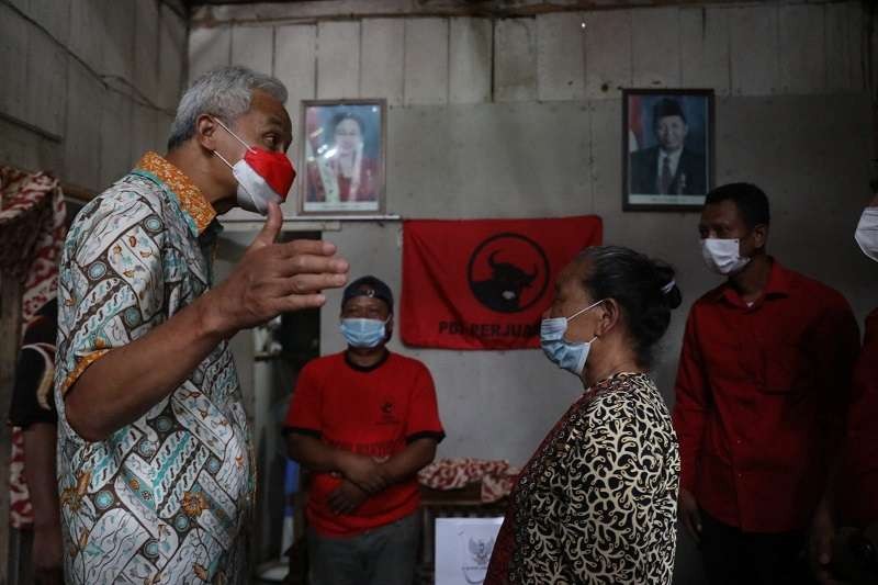 Gubernur Jawa Tengah Ganjar Pranowo merespons cepat permintaan bantuan sembako yang disampaikan warga. (Foto: Istimewa)
