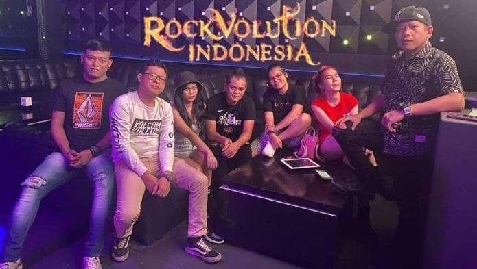 Band Rockvolution menjadi korban bentrokan yang menyebabkan kebakaran di Double O Executive Karaoke & Club Sorong, pada Selasa 25 Januari 2022. (Foto: Instagram)