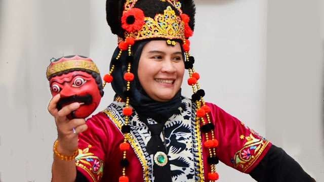 Bupati Indramayu Nina Agustina akan menari topeng "Kelana Gandrung" pada  Hari Pers Nasional (HPN) di Kendari, Sulawesi Tenggara, bulan depan. (Foto:PWI)