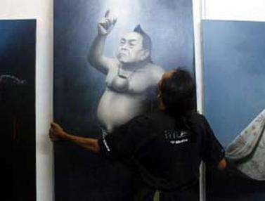 Ilmu semar, seorang pelukis sedang melukis tokoh dalam pewayangan Semar, sebagai personifikasi Gus Dur. (Ilustrasi)