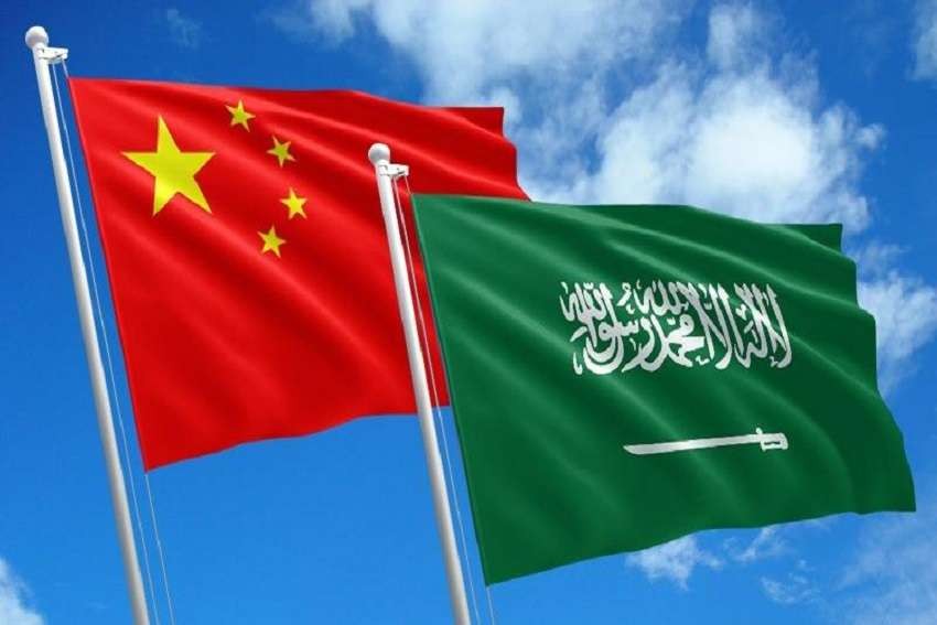 Bendera Arab Saudi dan China. (Foto: Istimewa)