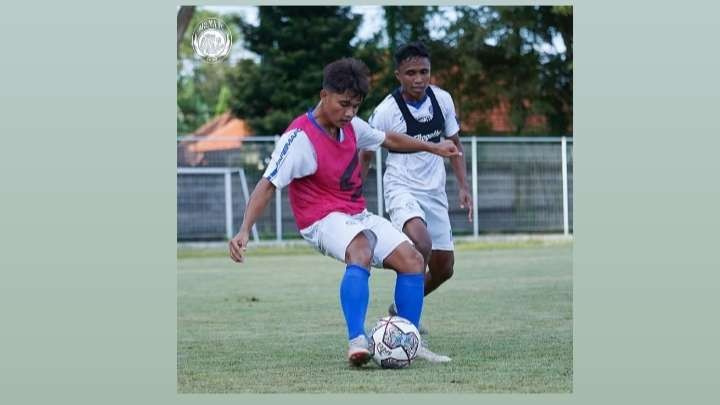Skuad Arema FC saat menjalani sesi latihan jelang laga kontra Persela Lamongan (Instagram: @aremafcofficial)
