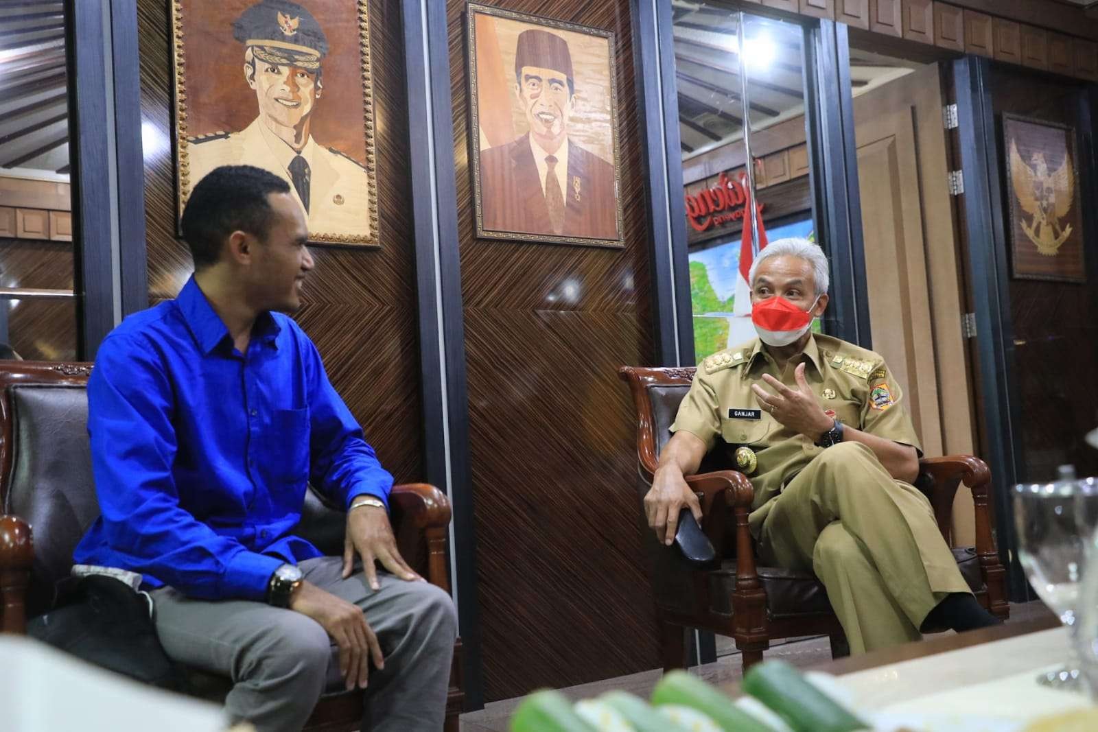 Gubernur Jawa Tengah, Ganjar Pranowo menerima kedatangan pemuda NTT yang ingin belajar politik, Senin 31 Januari 2022. (Foto: Istimewa)