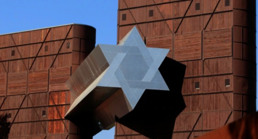 Bintang daud di Museum Holocaust, di Budapest, Hungaria. Museum Holocaust juga dibangun di Indonesia. (Foto: voaindonesia)