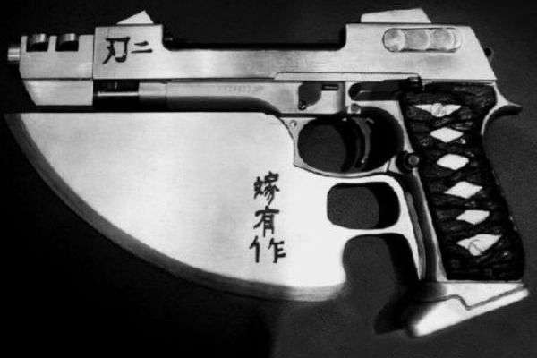 Senjata Mafia Hongkong, ilustrsi humor.