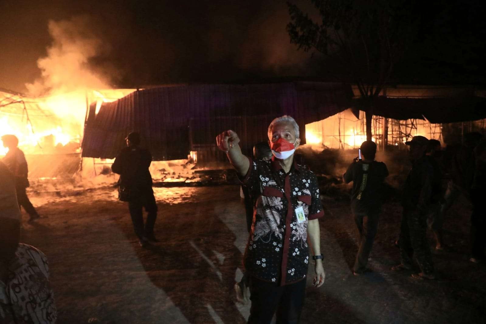Ganjar pantau langsung penanganan kebakaran Pasar Johar.(Foto: Dok Jateng)
