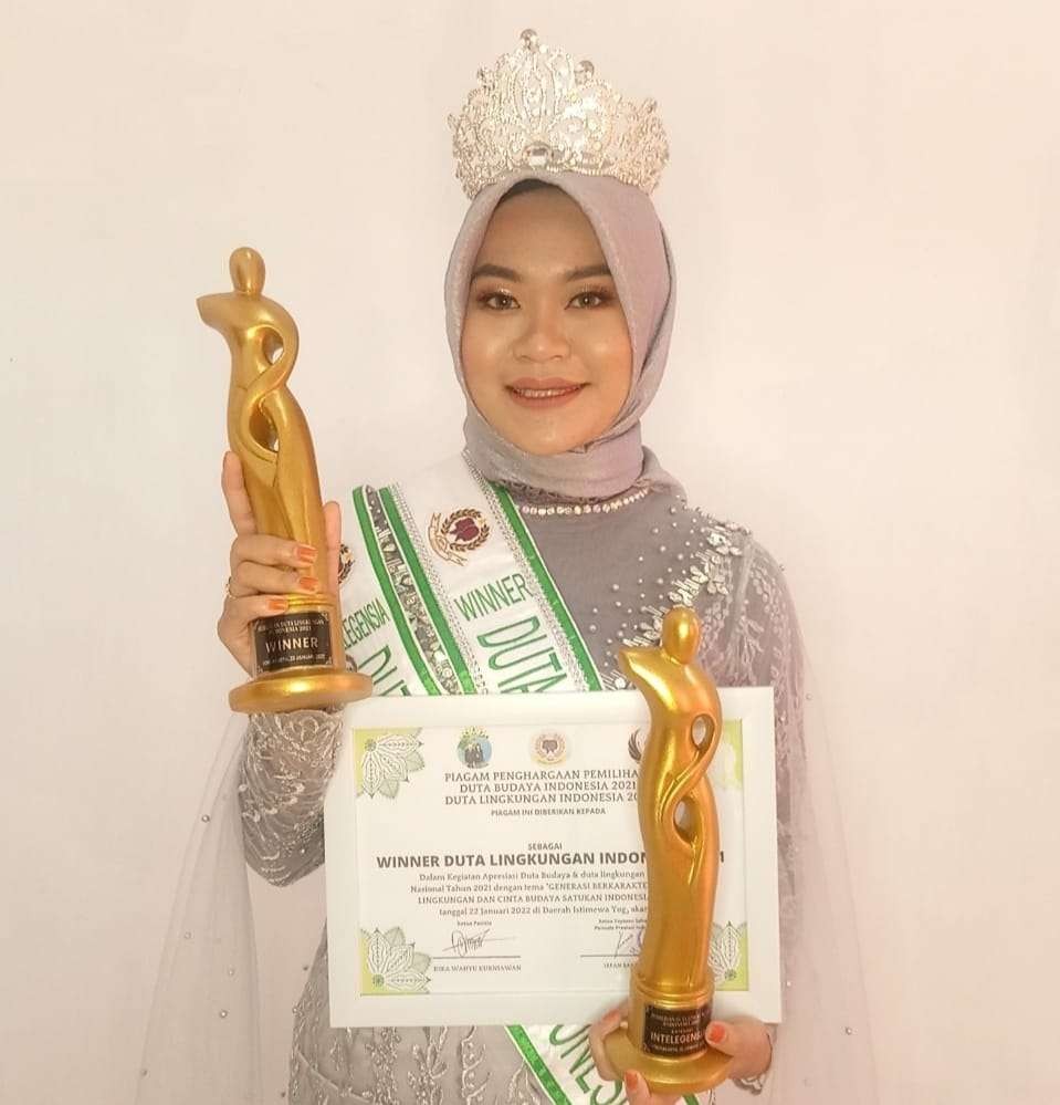 Rachma Fadhillah Amalia mahasiswa Program Studi Pendidikan Biologi Unviersitas Jember peraih juara I duta lingkungan Indonesia (Foto:Istimewa)