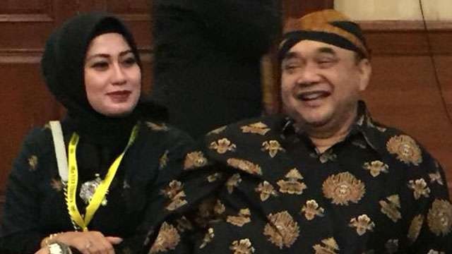 Almarhum Ki H. Margiono bersama istrinya. Mantan Ketua Umum PWI Pusat itu meninggal dunia Selasa kemarin. (Foto:YSH)