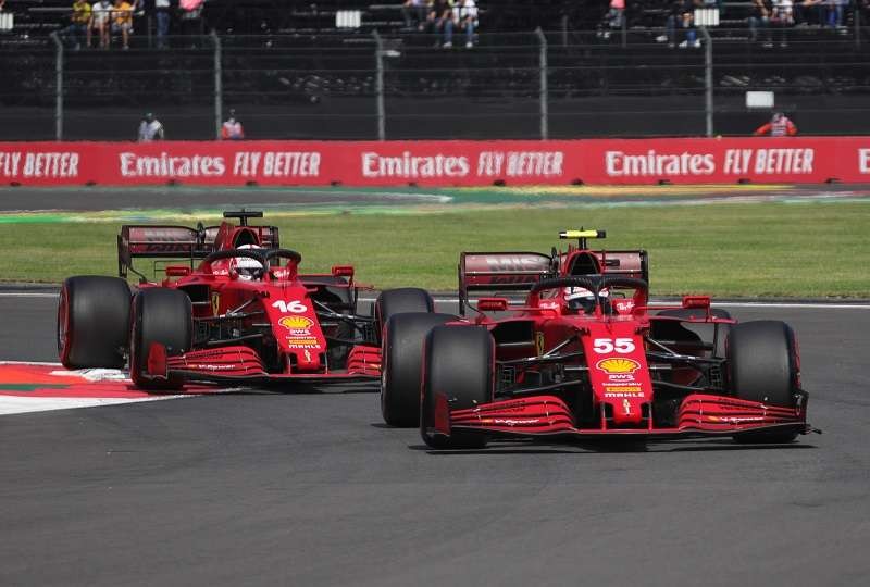 Ilustrasi duo Scuderia Ferrari, Carlos Sainz JR dan Charles Leclerc melaju di Sirkuit Autodromo Hermanos Rodriguez, Mexico City. (Foto: Dok. Ferrari)