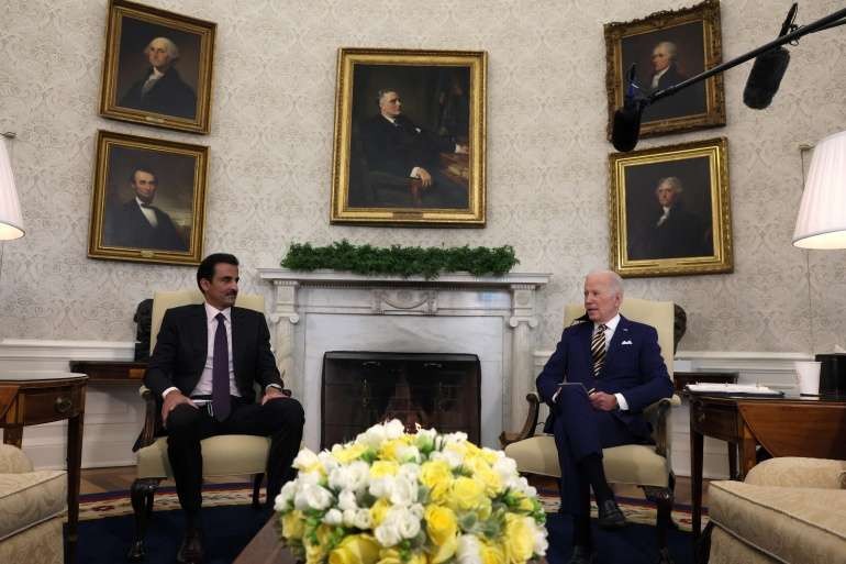 Presiden Amerika Serikat Joe Biden bersama Emir Qatar Sheikh Tamim bin Hamad al-Thani di Gedung Putih, Washington, D.C. Presiden AS Joe Biden menyebut, Amerika Serikat menunjuk Qatar sebagai sekutu utama non-NATO. (Foto:Istimewa)