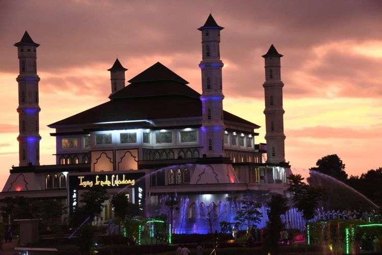 Masjid Raya Cilondong Purwakarta Jawa Barat. (Foto: travellers)