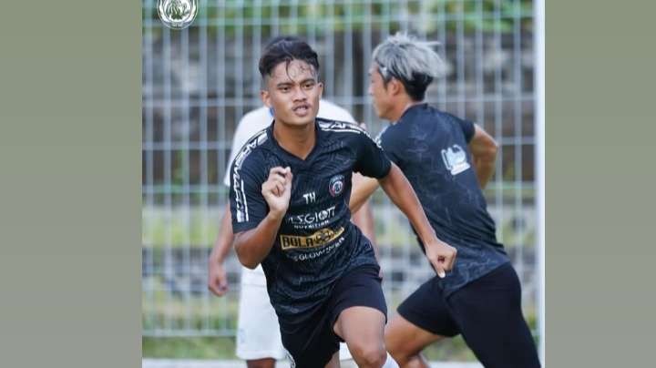 Skuad Arema FC saat menjalani sesi latihan jelang laga kontra Persija Jakarta (Instagram: @aremafcofficial)