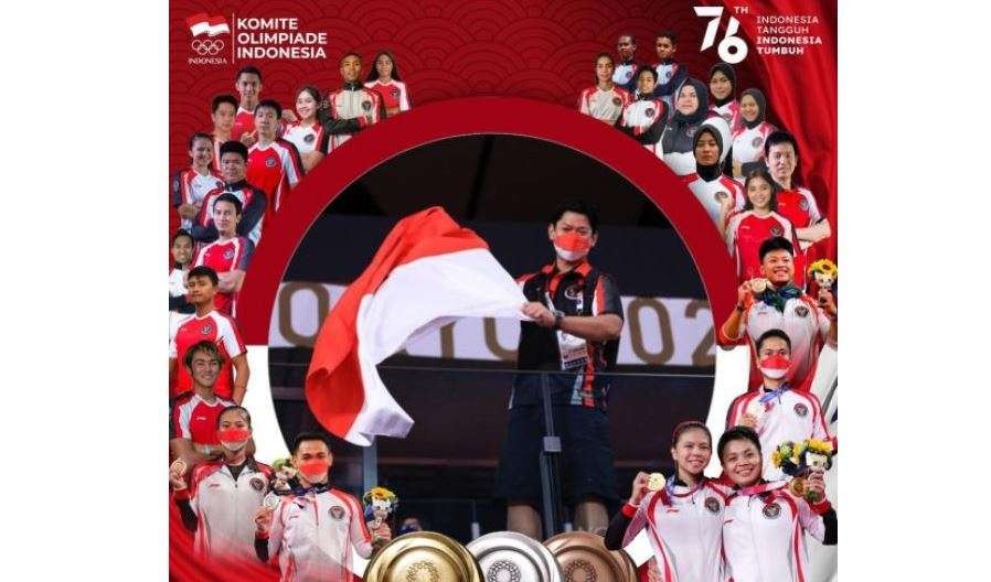 Ketua Gugus Tugas, ex-officio Ketua Komite Olimpiade Indonesia (NOC Indonesia), Raja Sapta Oktohari mengibarkan bendera merah putih. (Foto: NOC)