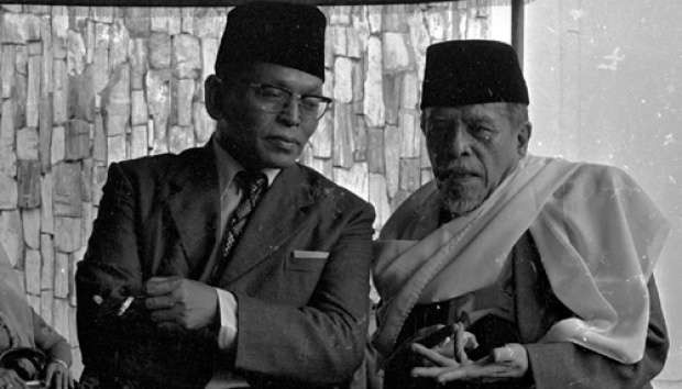 Buya HAMKA dan Mukti Ali, Menteri Agama di masa awal Orde Baru. (Foto: Istimewa)
