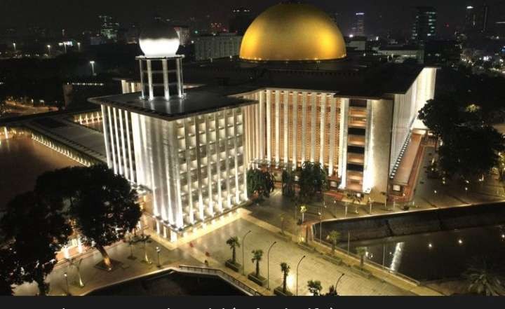 Masjid Istiqlal Jakarta tetap dibuka dengan pengunjung terbatas. (Foto: Istimewa)