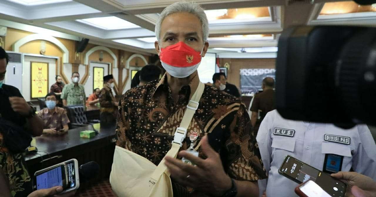 Gubernur Jawa Tengah, Ganjar Pranowo, akui kondisi tangannya sudah membaik meski terlihat bengkak. (Foto: dok. Humas Pemprov Jateng).
