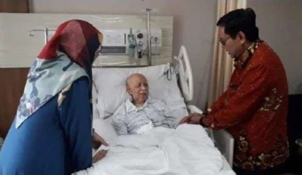 Ptof Yahya Muhaimin saat menjalani perawatan di RS Purwokerto Jawa Tengah. (Foto: Istimewa)