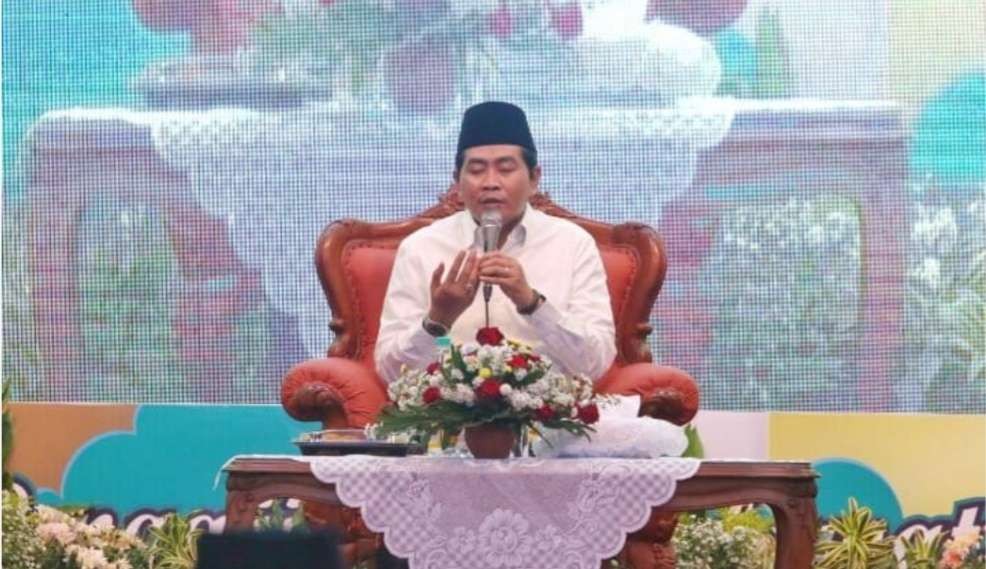 KH Anwar Zahid saat mengisi pengajian dalam rangka peringatan hari jadi Kota Pasuruan. (Foto: tangkapan layar youtube)