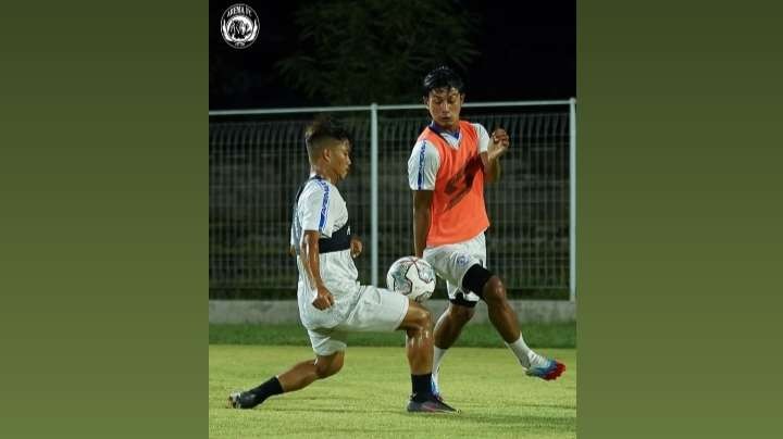 Skuad Arema FC saat menjalani sesi latihan jelang laga kontra Persiraja Banda Aceh (Instagram: @aremafcofficial)