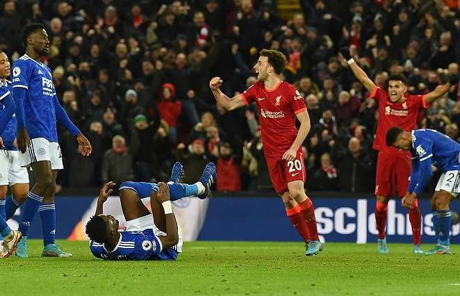 Diogo Jota mencetak dua gol saat Liverpool taklukkan Leicester City di pekan ke-24 Premier League 2021-2022, Jumat 11 Februari 2022 dini hari WIB tadi. (Foto: Twitter/@premierleague).