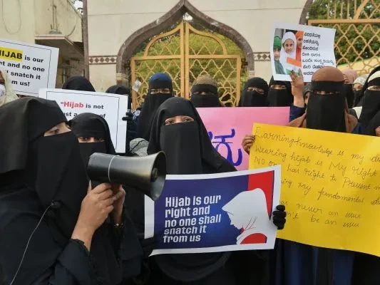 Para Mahasiswi Protes Larangan Jilbab di Lembaga Pendidikan di Karnataka India. (Foto:ArabNews)