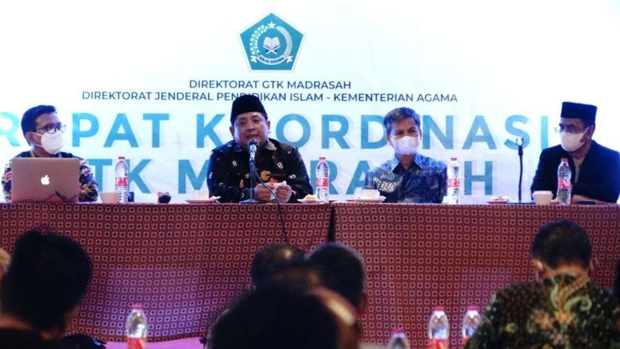 Direktorat Guru dan Tenaga Kependidikan (GTK) Ditjen Pendidikan Islam menggelar Rapat Koordinasi di Makassar, 8 - 10 Februari 2022. (Foto: Kemenag)