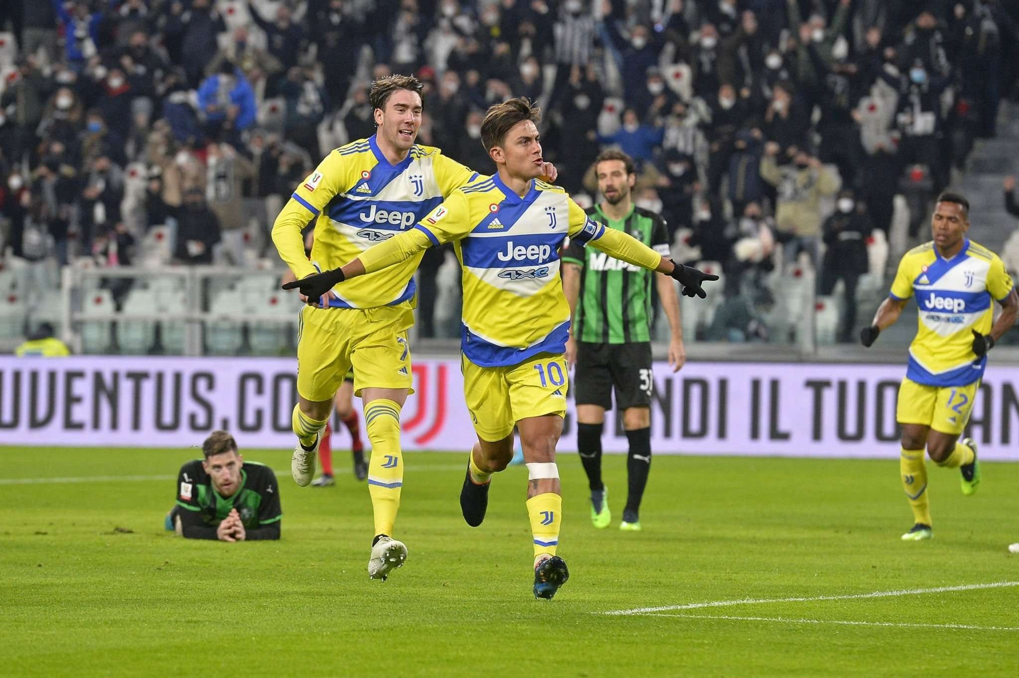 Dua pencetak gol kemenangan Juventus atas Sassuolo, Paulo Dybala dan Dusan Vlahovic. (Foto- Twitter-@juventus)