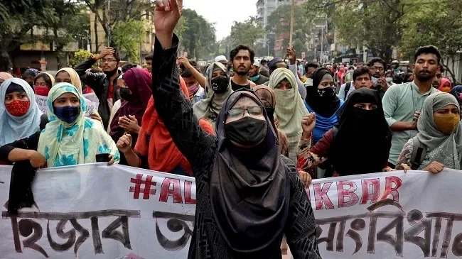Protes diselenggarakan di kota-kota di negara bagian di India pada hari Kamis untuk mendukung para perempuan yang menuntut mengenakan hijbab di sekolah dan perguruan tinggi. (Foto: Istimewa)
